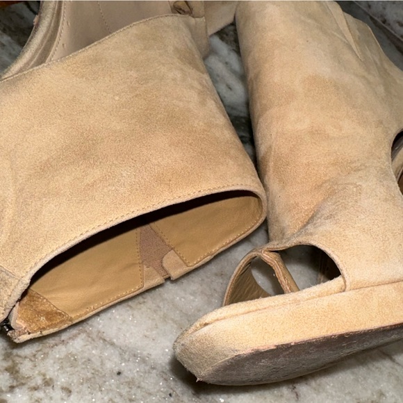 BCBG Max Azria Suede Maia Heels 8.5 - Picture 3 of 11